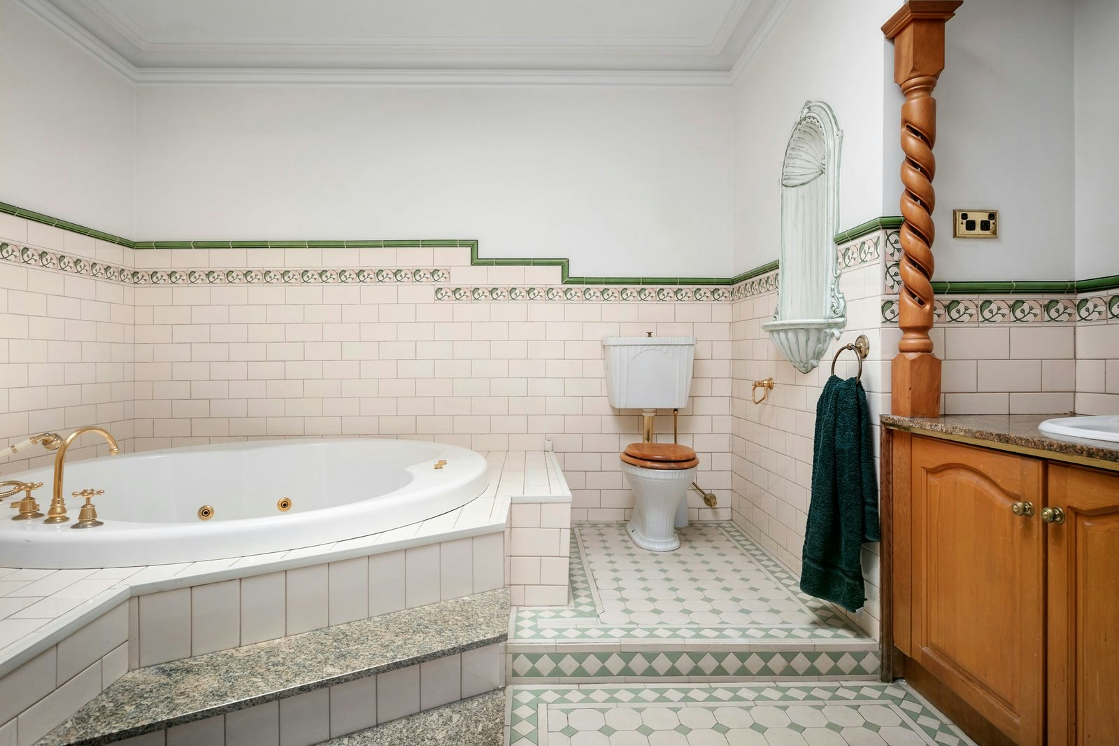 85 Canterbury Road, Middle Park, 3206