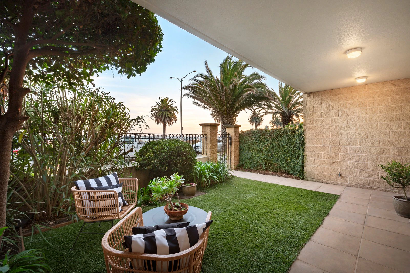 1/156 Beaconsfield Parade, Albert Park, 3206