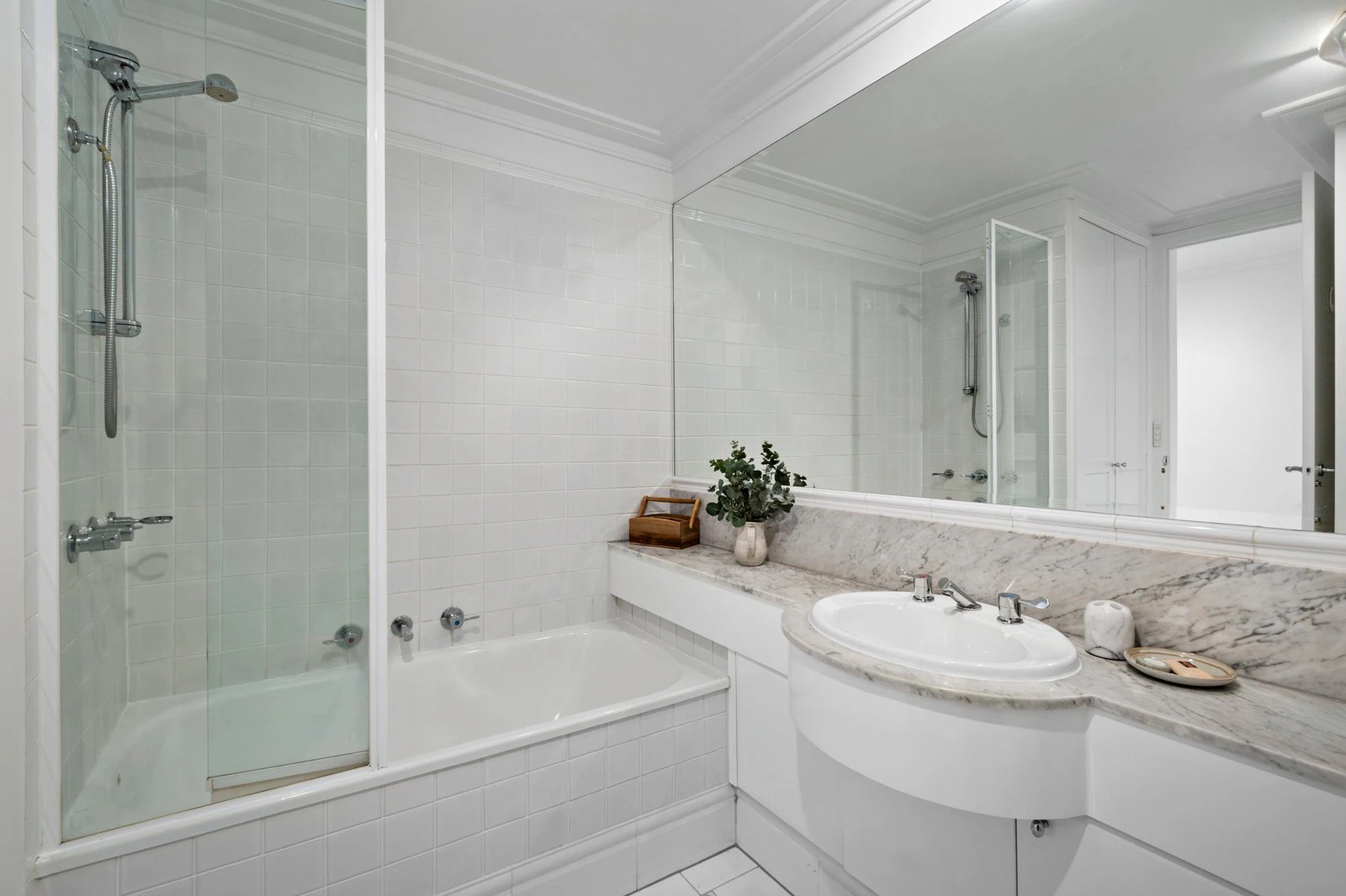 1/156 Beaconsfield Parade, Albert Park, 3206