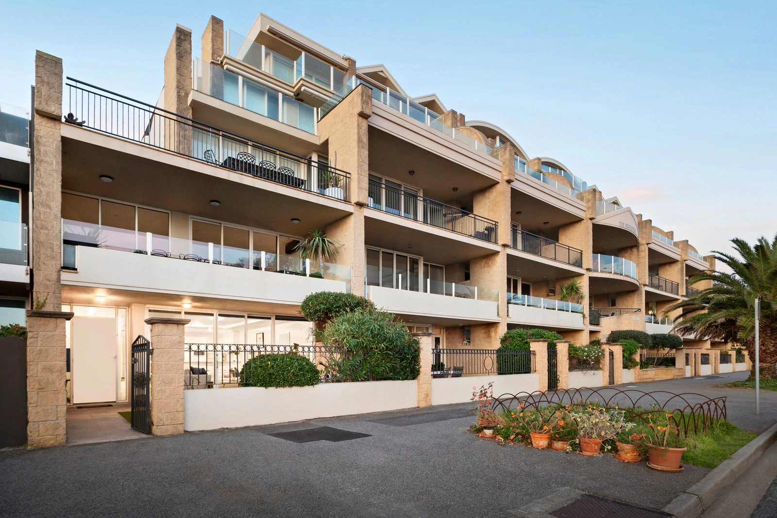 1/156 Beaconsfield Parade, Albert Park, 3206