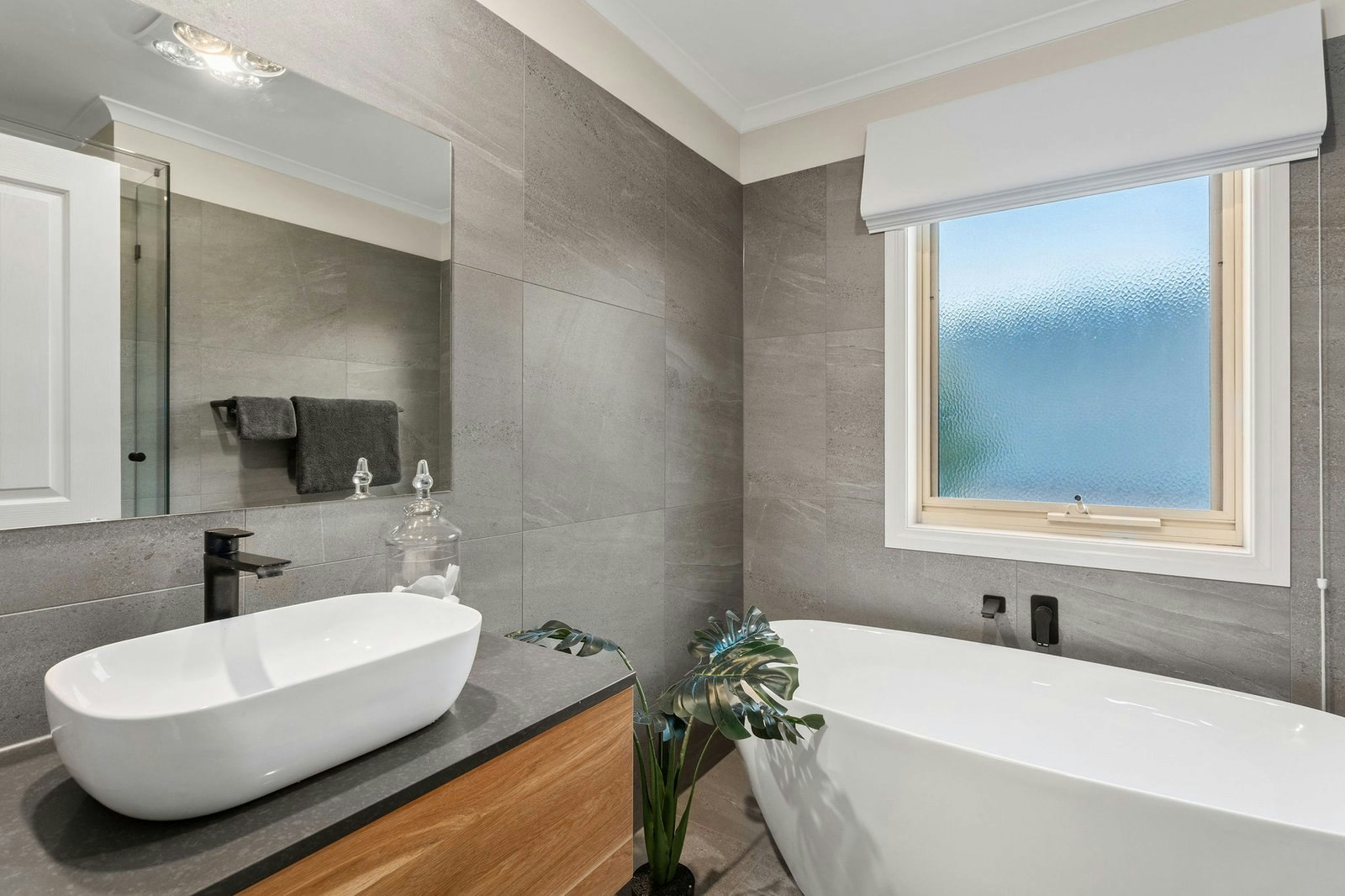 2/61 Nunns Road, Mornington, 3931