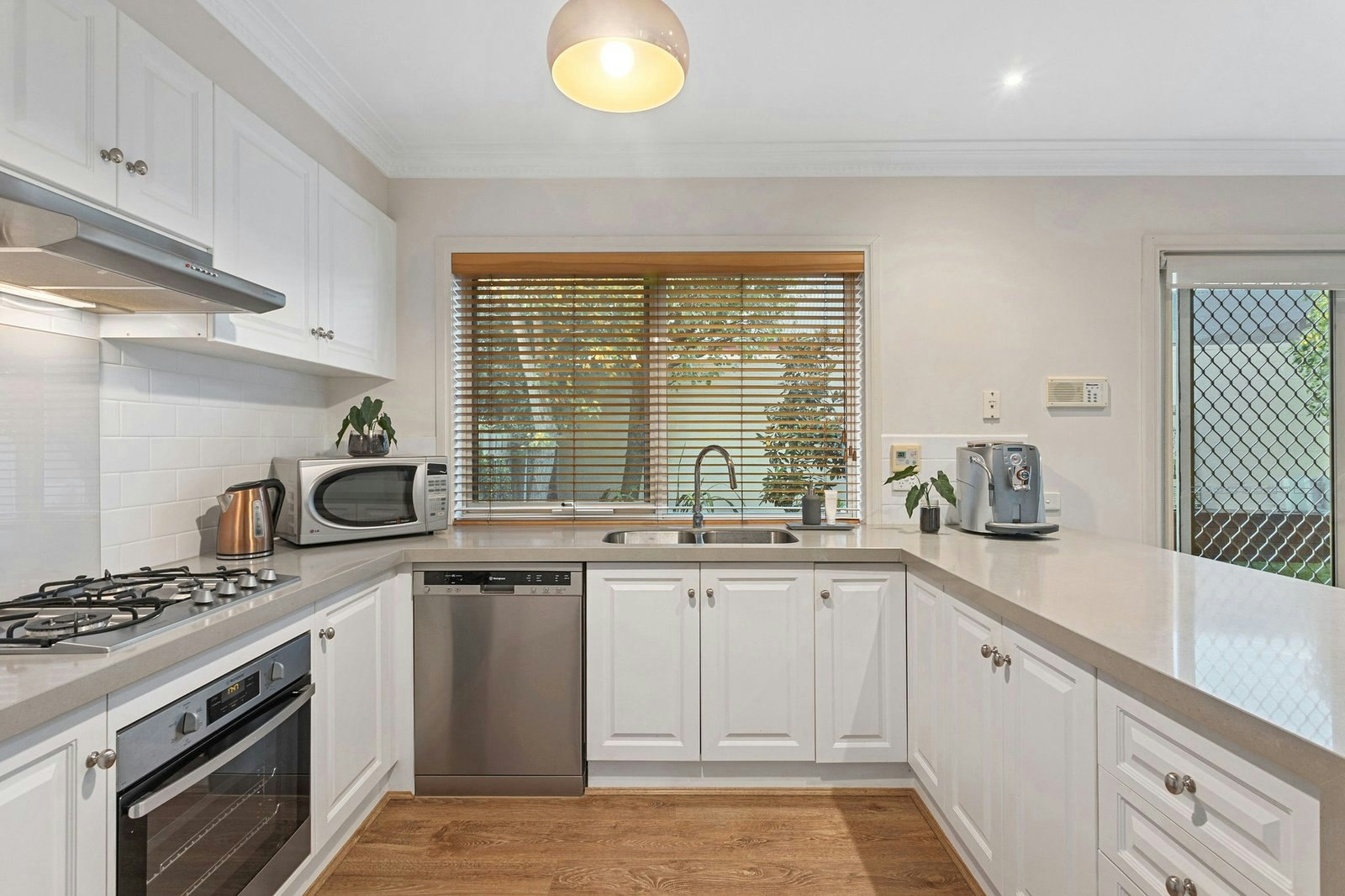 2/61 Nunns Road, Mornington, 3931