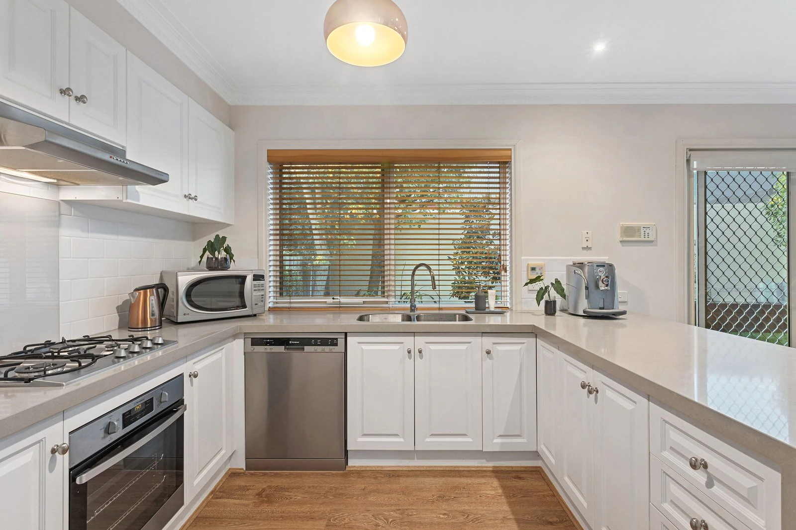 2/61 Nunns Road, Mornington, 3931