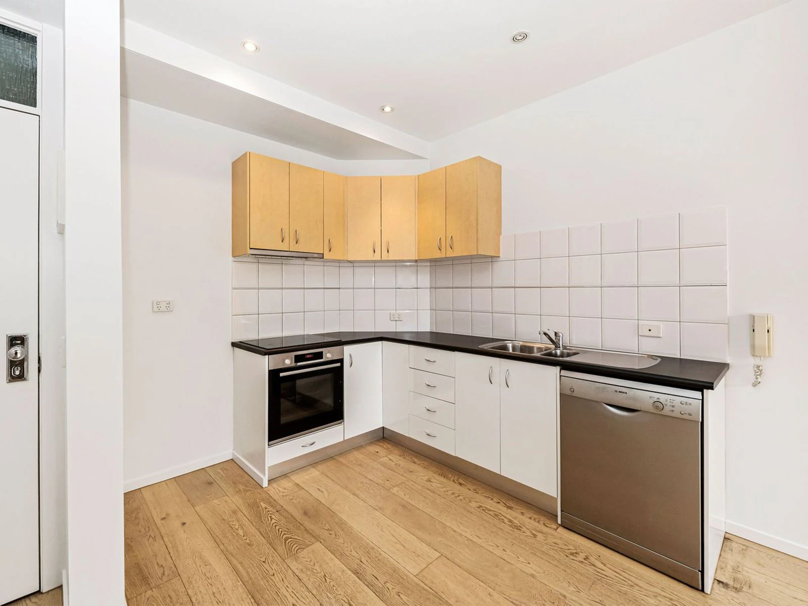 4/145-147 Ormond Road, Elwood, 3184
