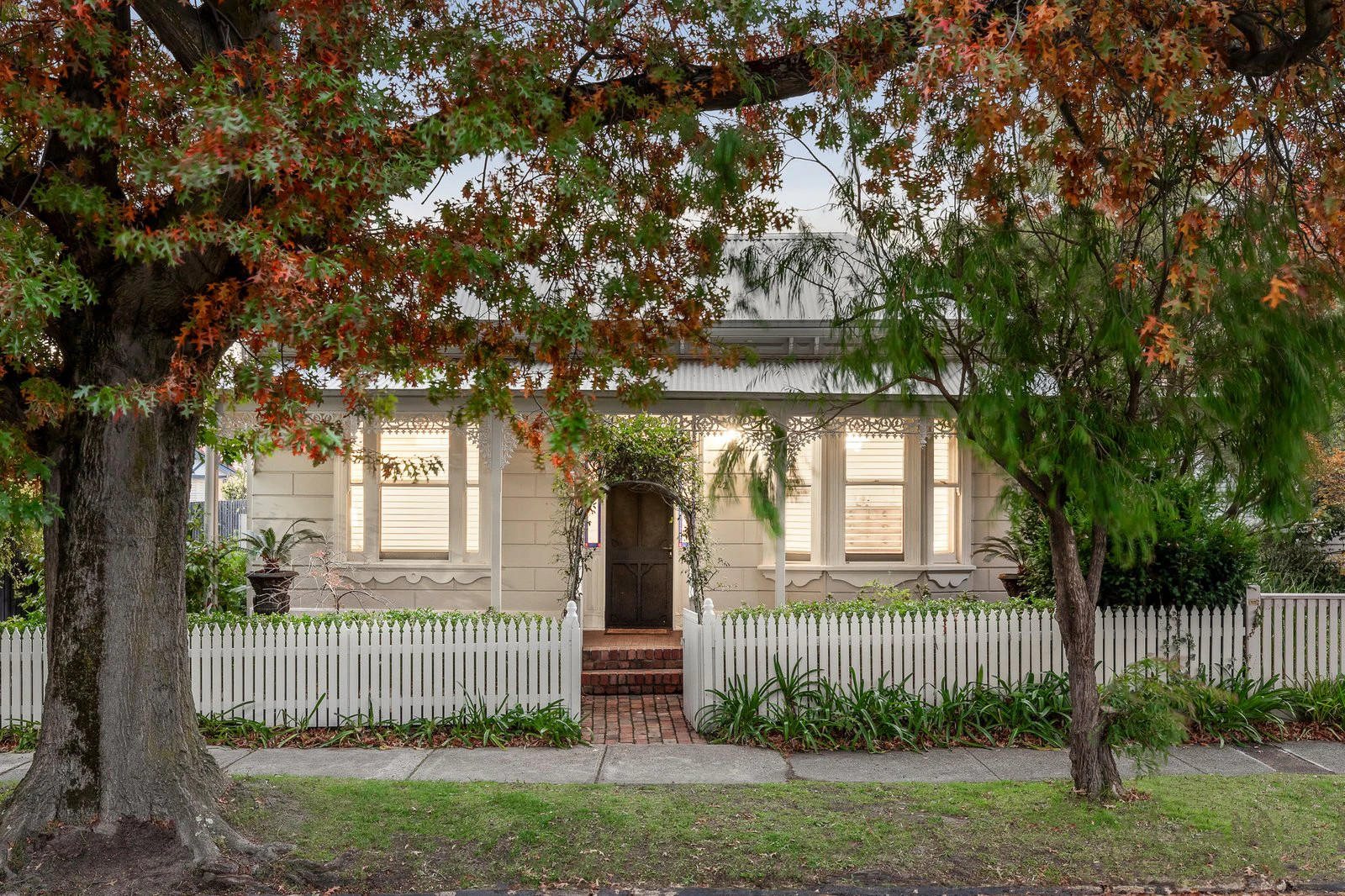 22 Queens Parade, Glen Iris, 3146