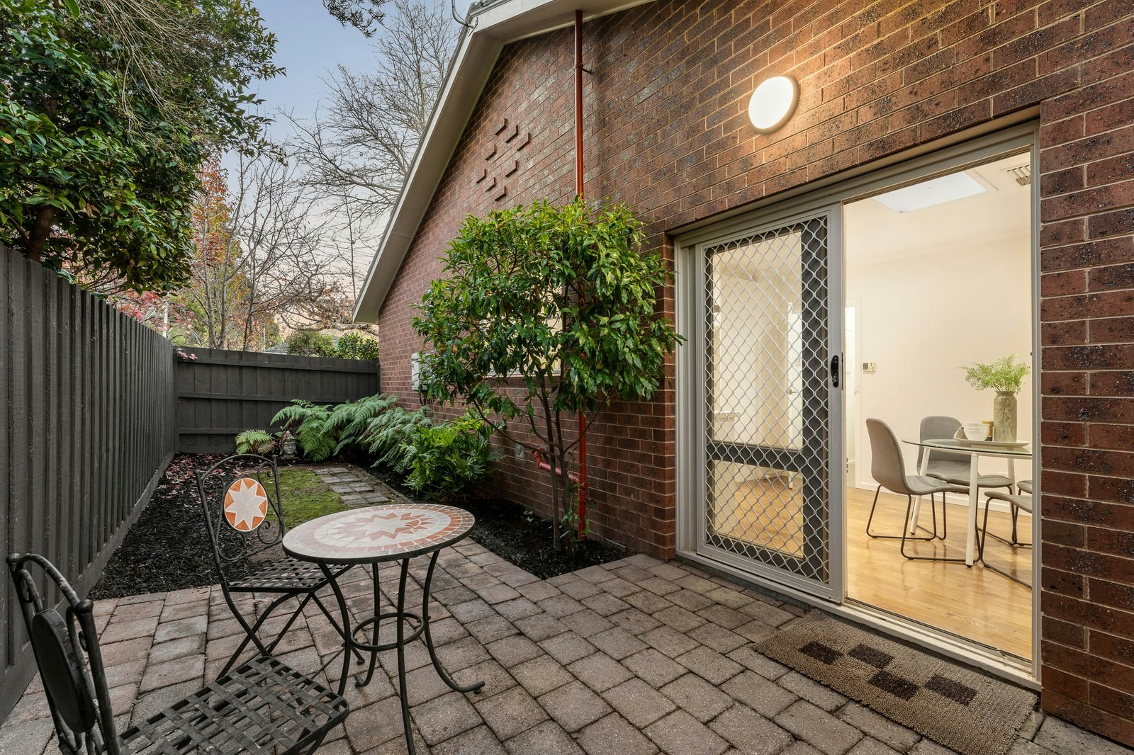 1/15 Essex Road, Surrey Hills, 3127