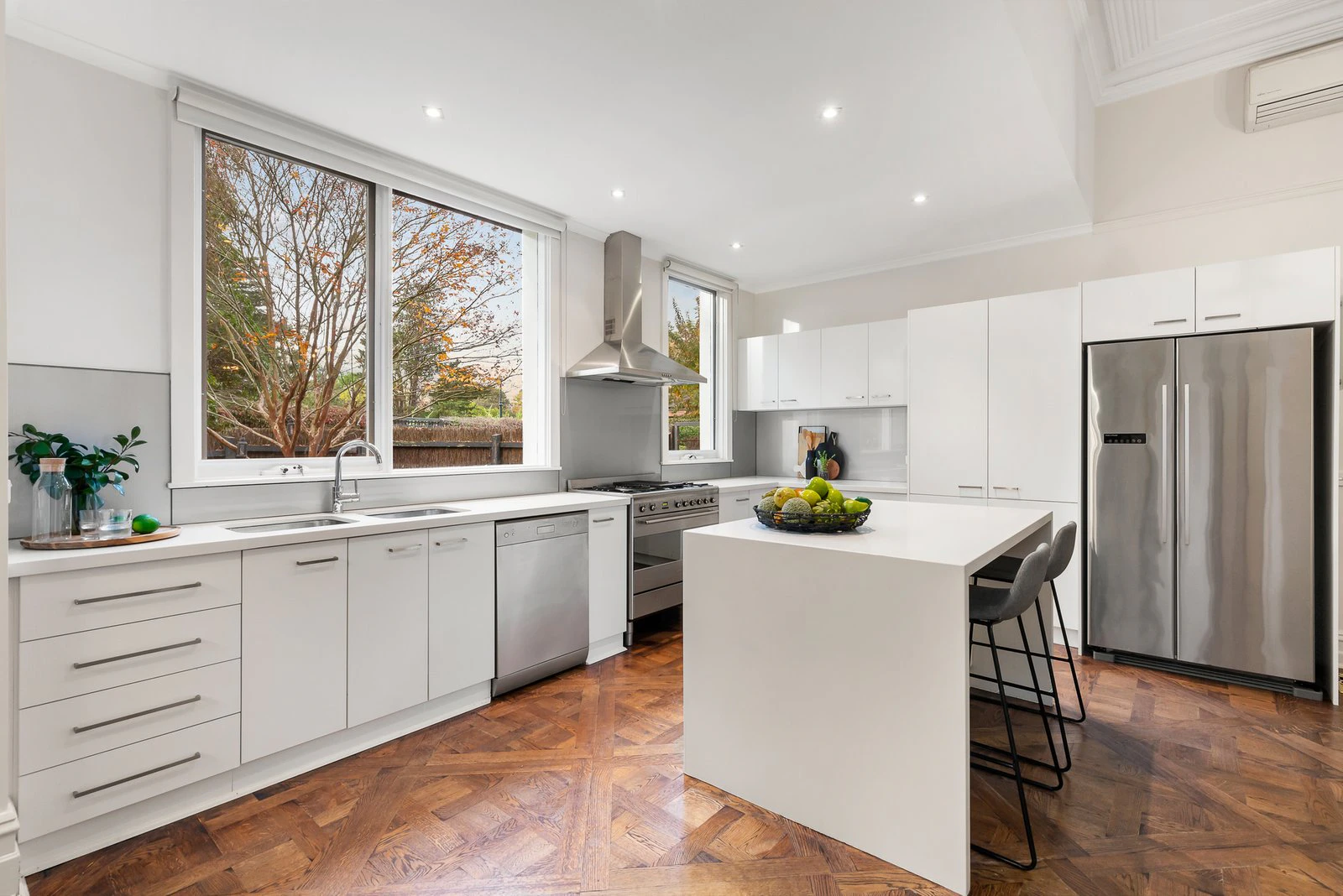 1/1 Royal Crescent, Camberwell, 3124