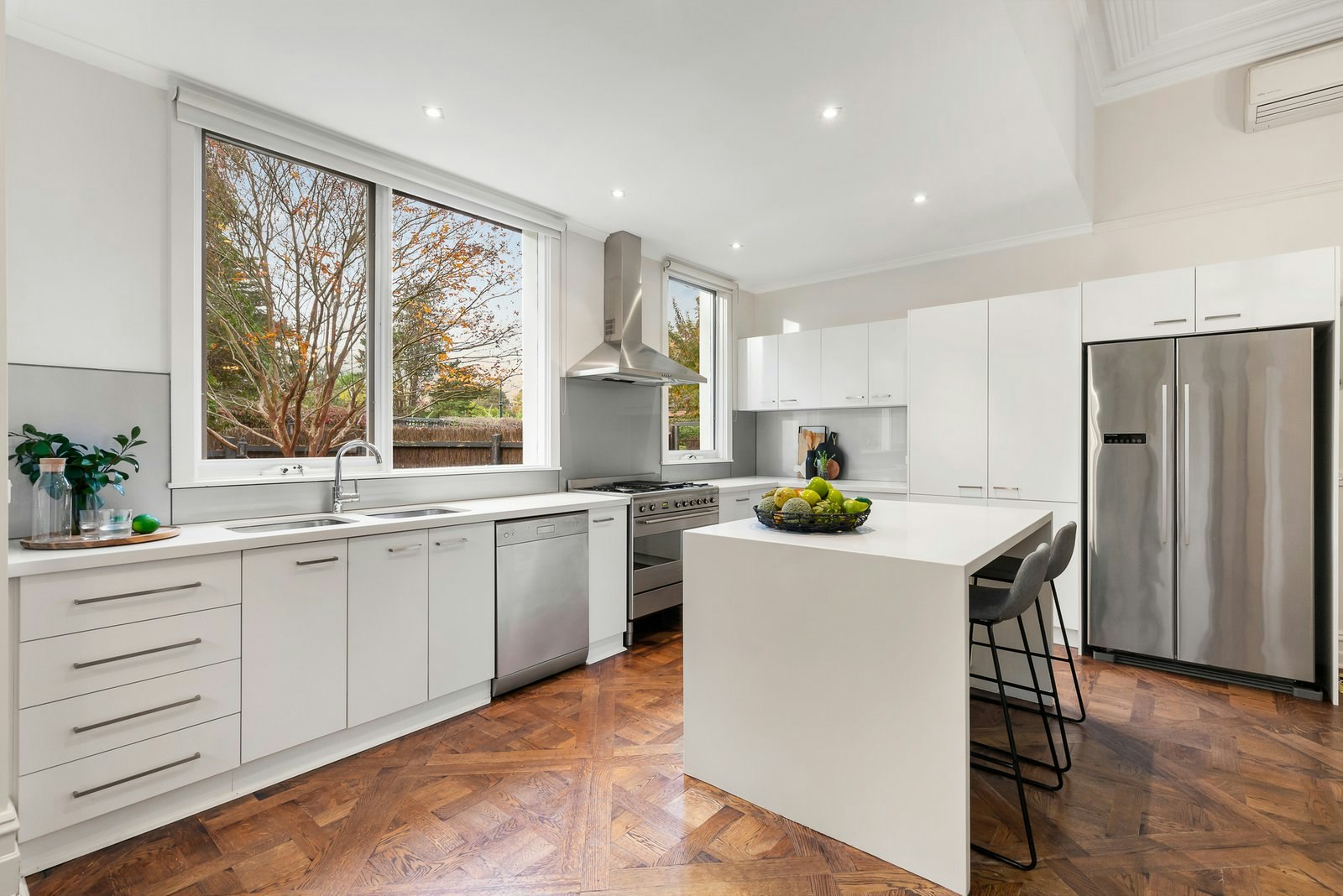 1/1 Royal Crescent, Camberwell, 3124