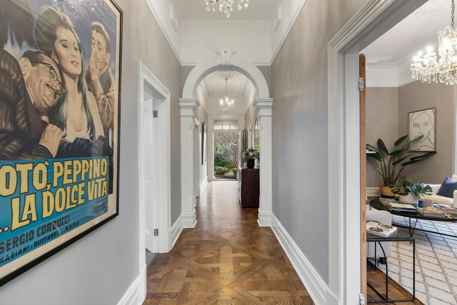 1/1 Royal Crescent, Camberwell, 3124