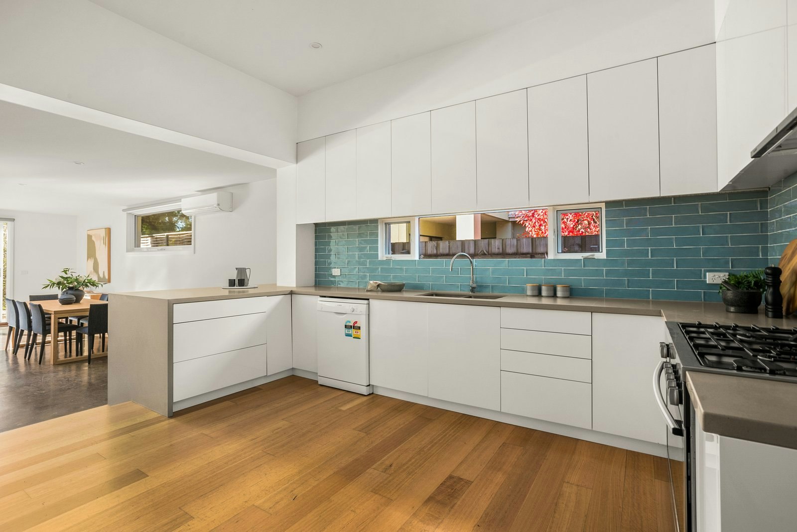 33 Latrobe Street, Cheltenham, 3192