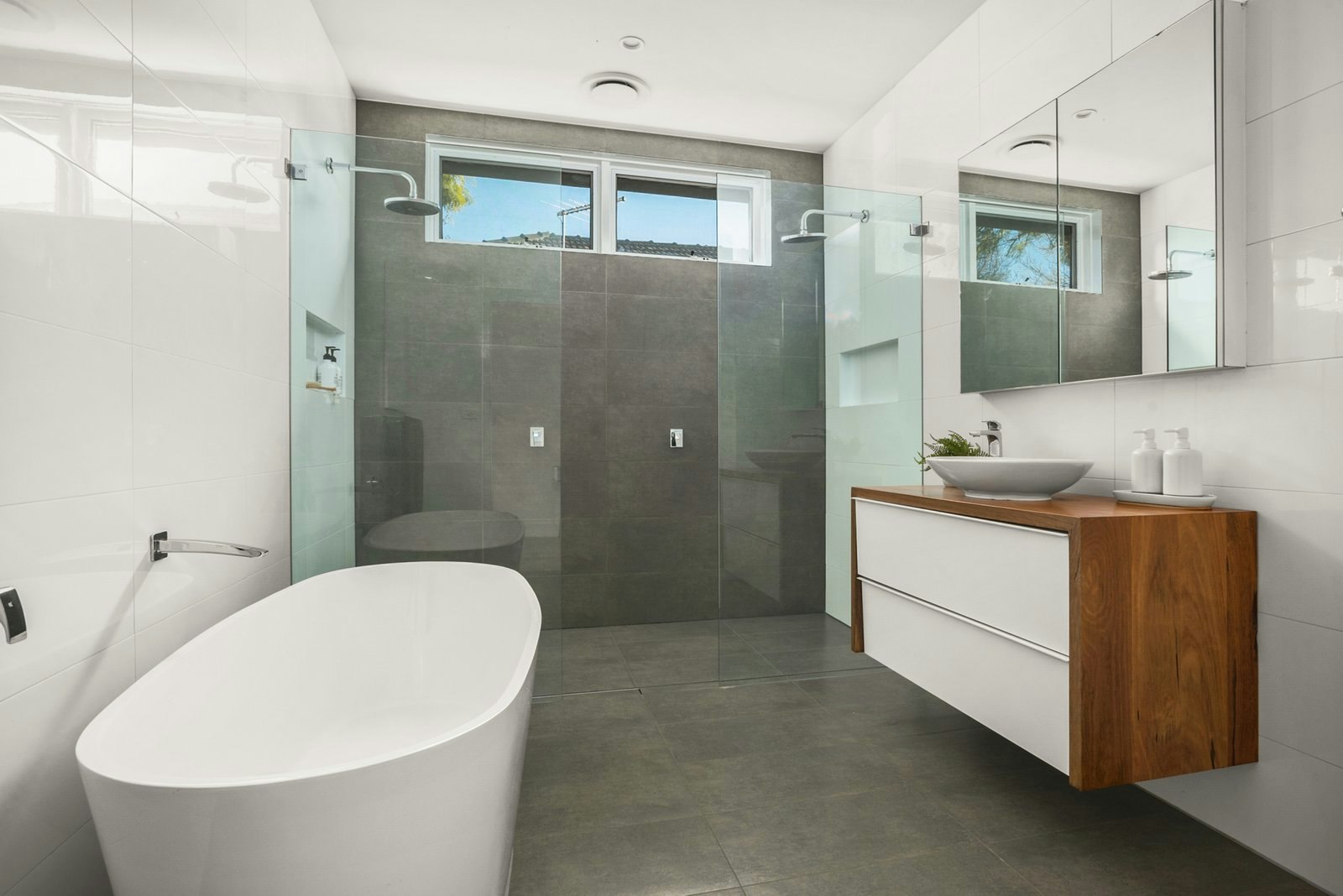 33 Latrobe Street, Cheltenham, 3192