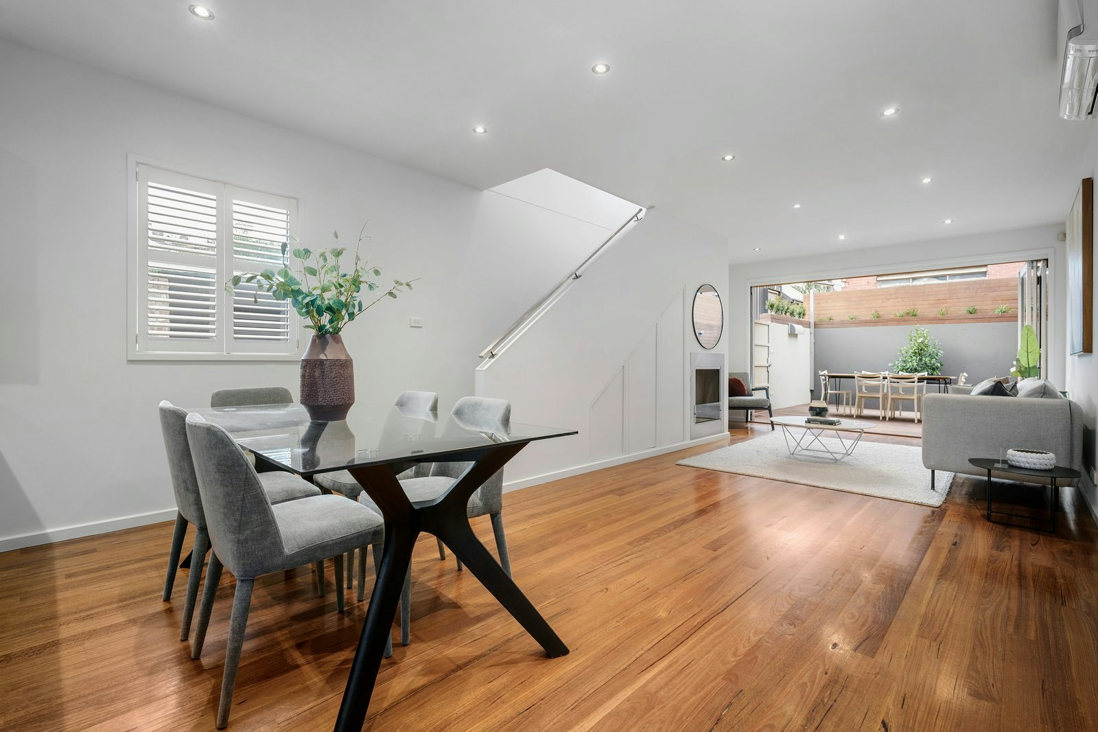 24 Kerferd Place, Albert Park, 3206