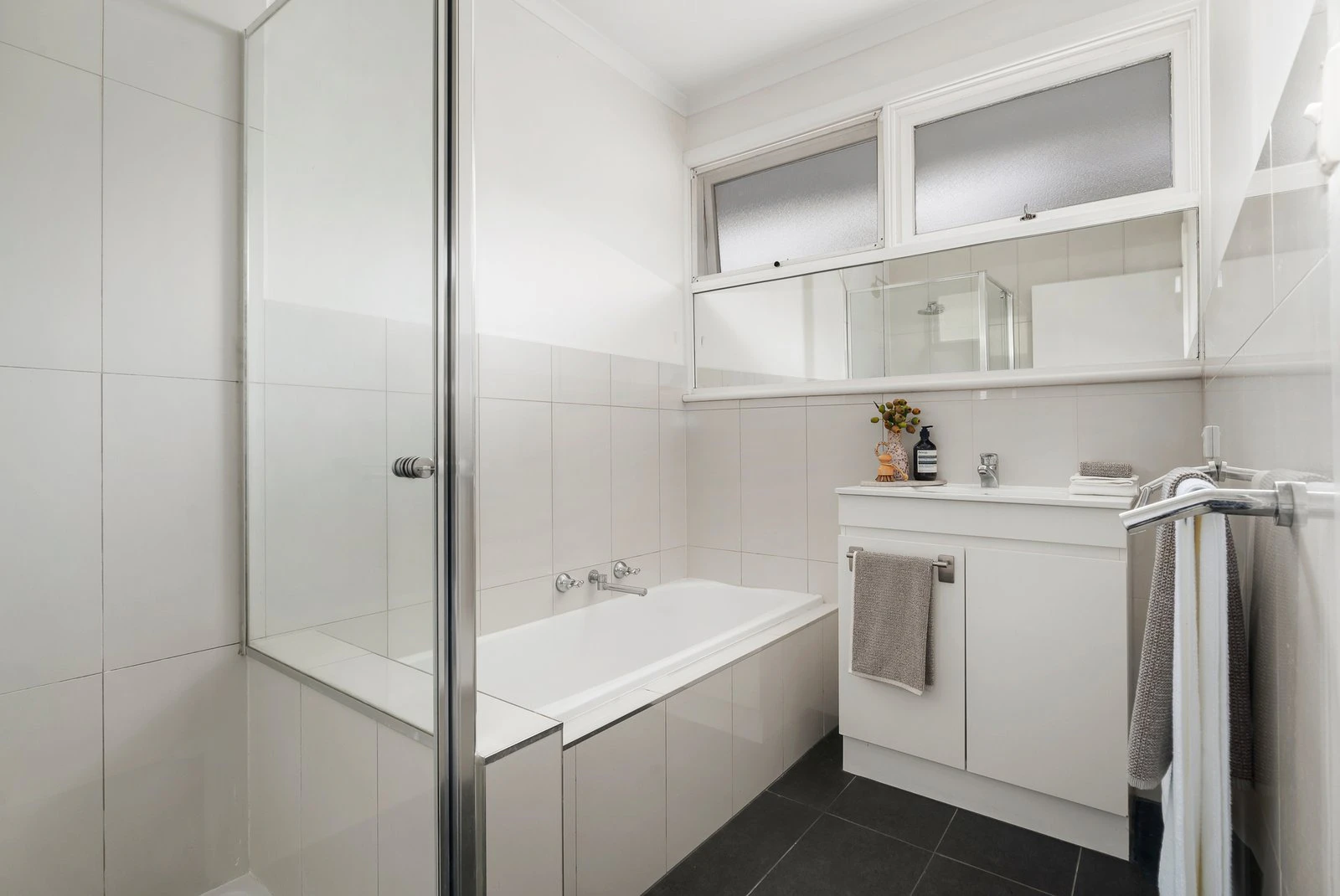 10/4 Hillside Parade, Glen Iris, 3146