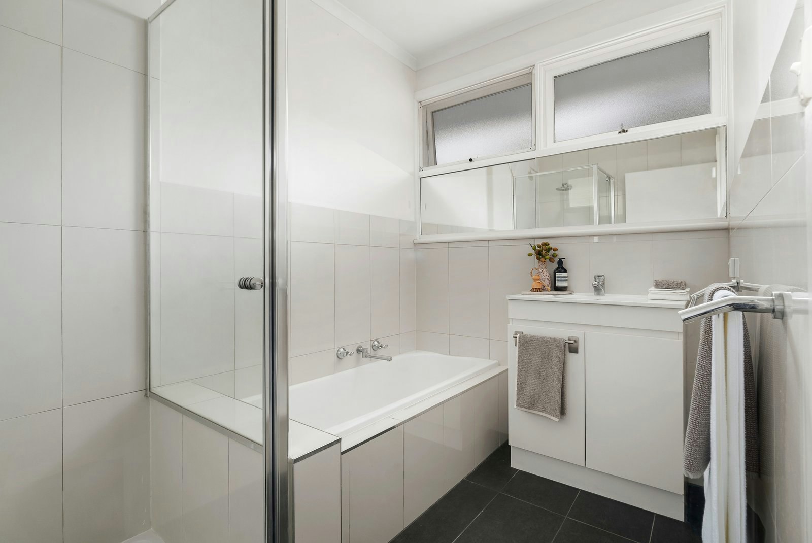 10/4 Hillside Parade, Glen Iris, 3146