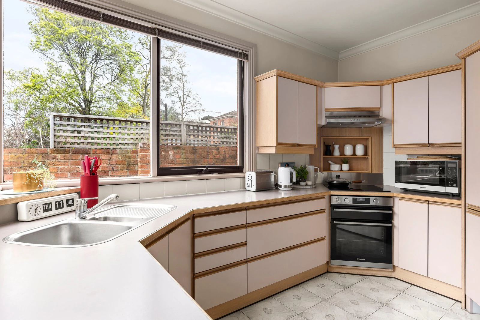2/14 Henrietta Street, Hawthorn, 3122