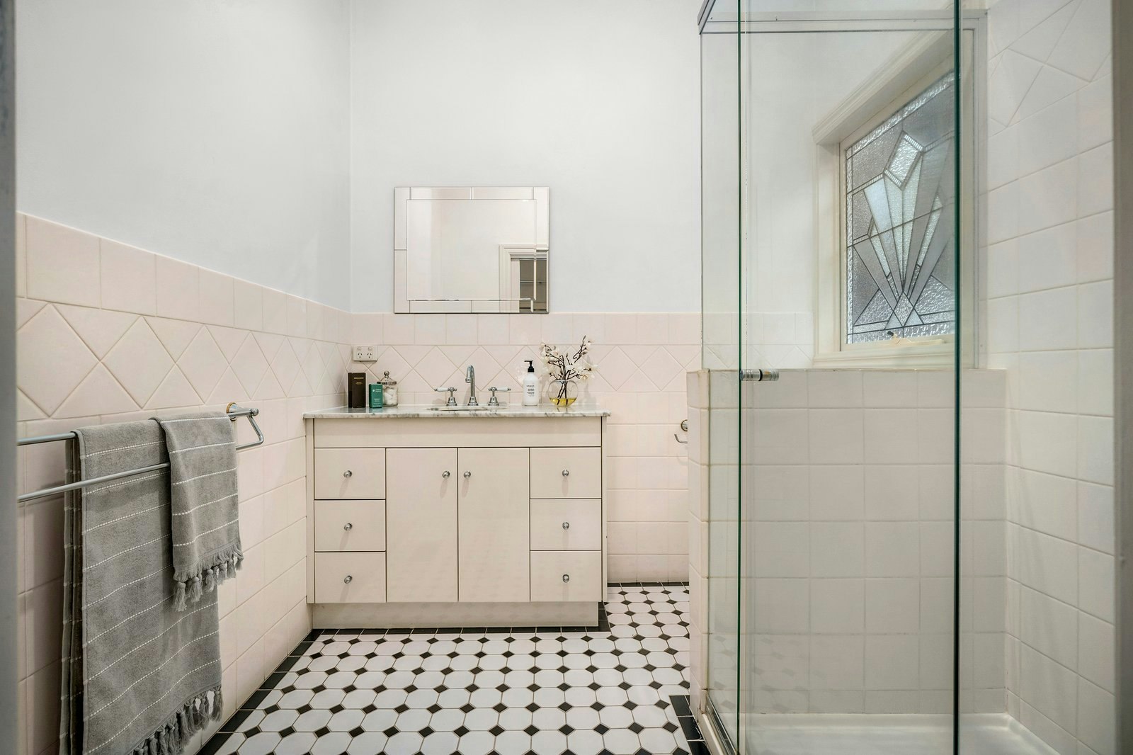 24 Denman Avenue, Glen Iris, 3146