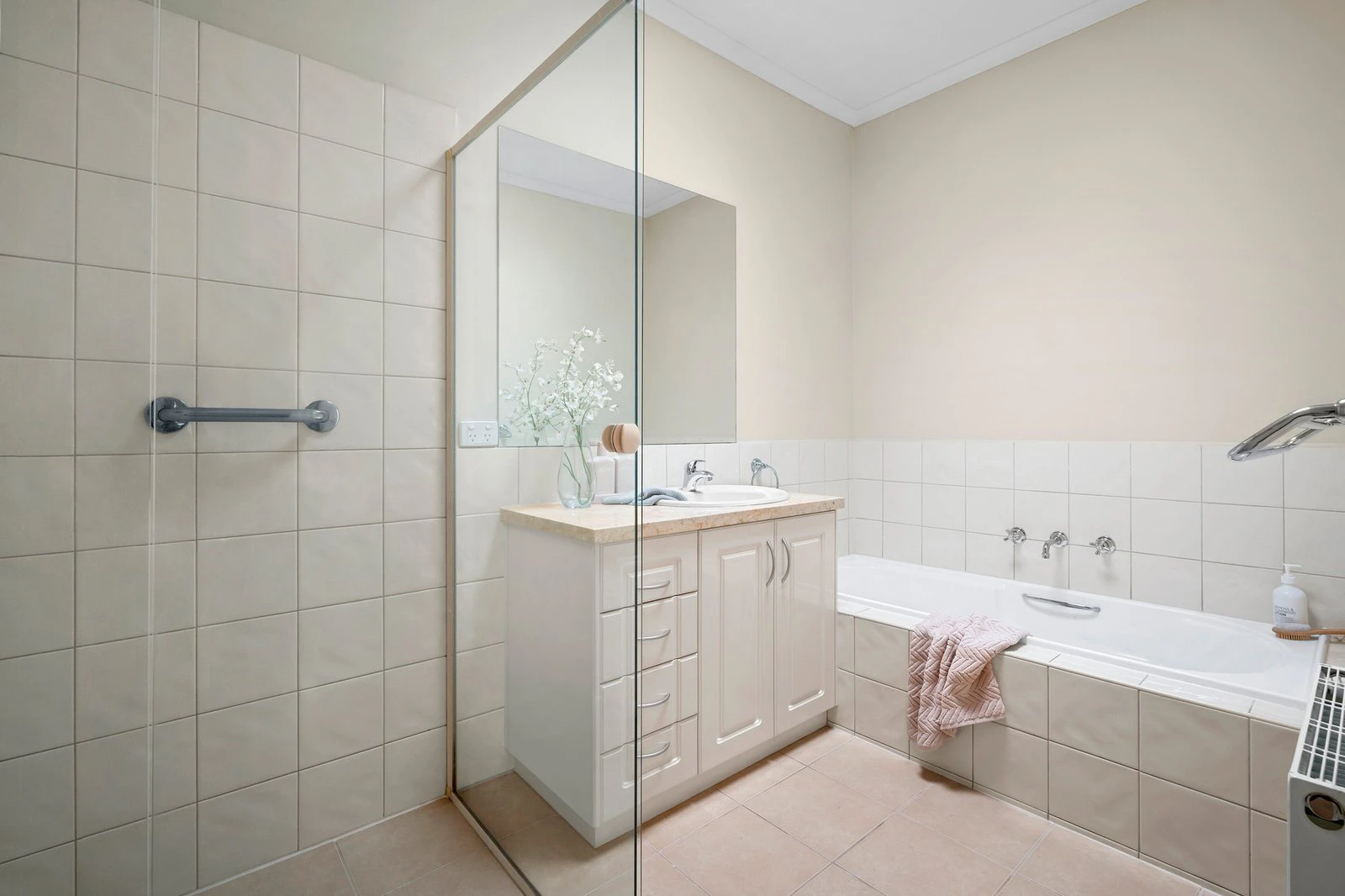 2/27 Orange Grove, Camberwell, 3124