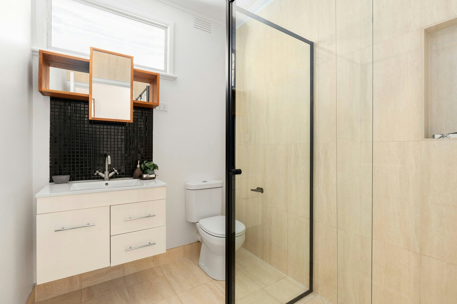 1/393 Barkers Road, Kew, 3101