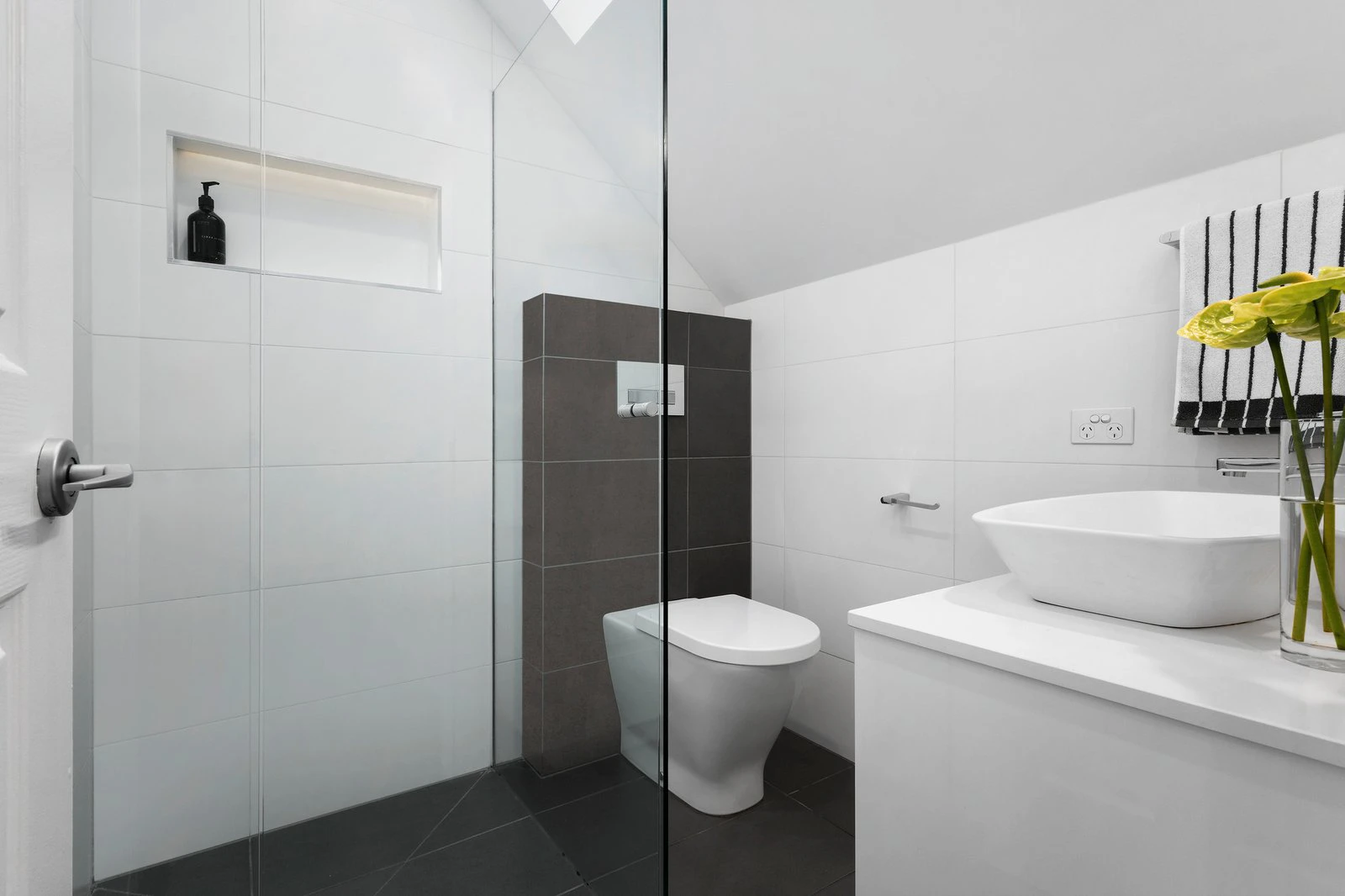 2 Little Swallow Street, Port Melbourne, 3207