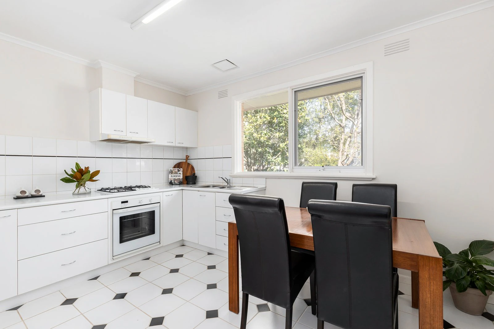 4/31 Faversham Road, Canterbury, 3126