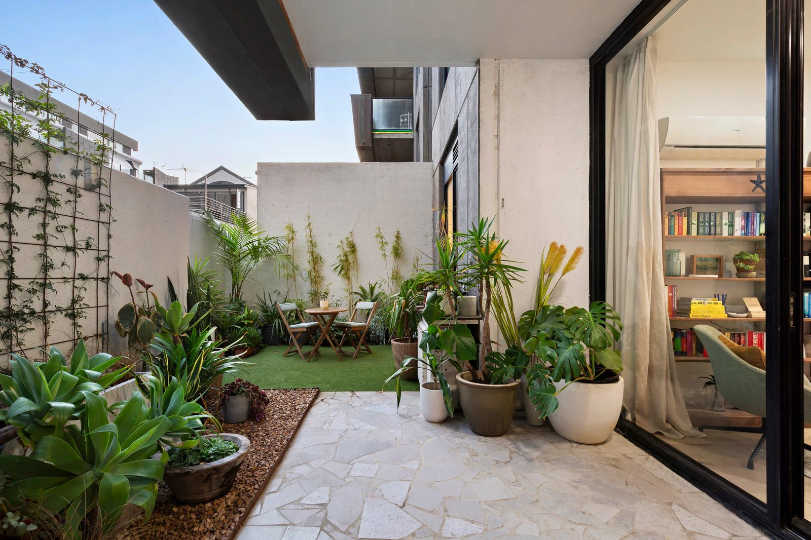 balcony