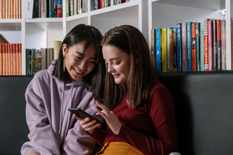 an image of What does the new school phone ban mean for my daughter? article