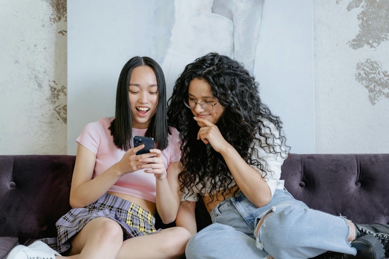 an image of My daughter's best friend is a mean girl article