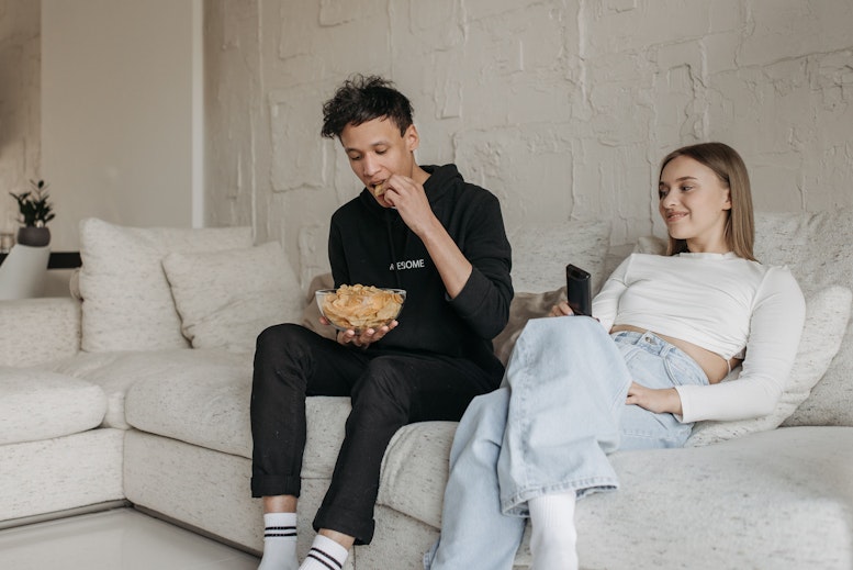 an image of How to act when my daughter's partner comes over for the first time article