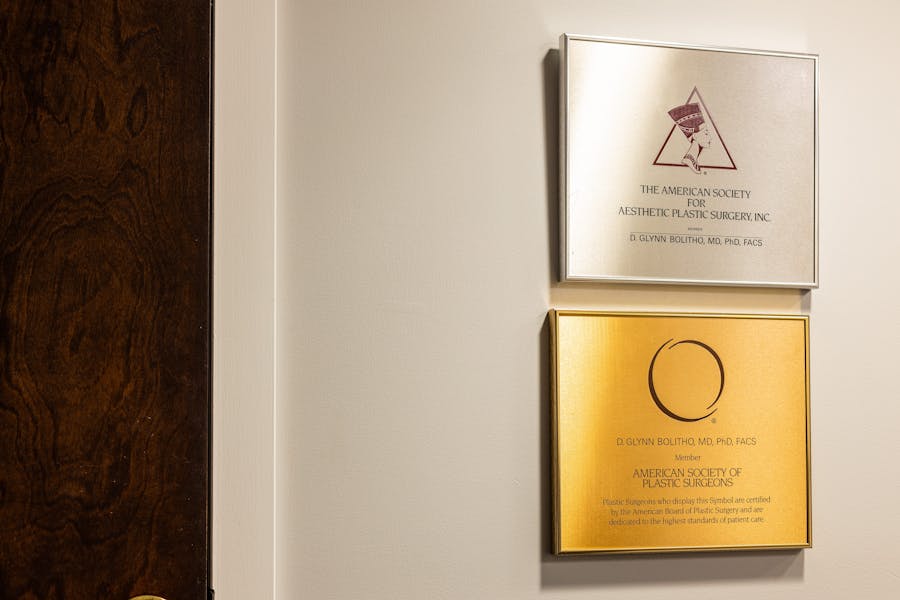American Society for Plastic Surgeons awards Dr. Glynn Bolitho
