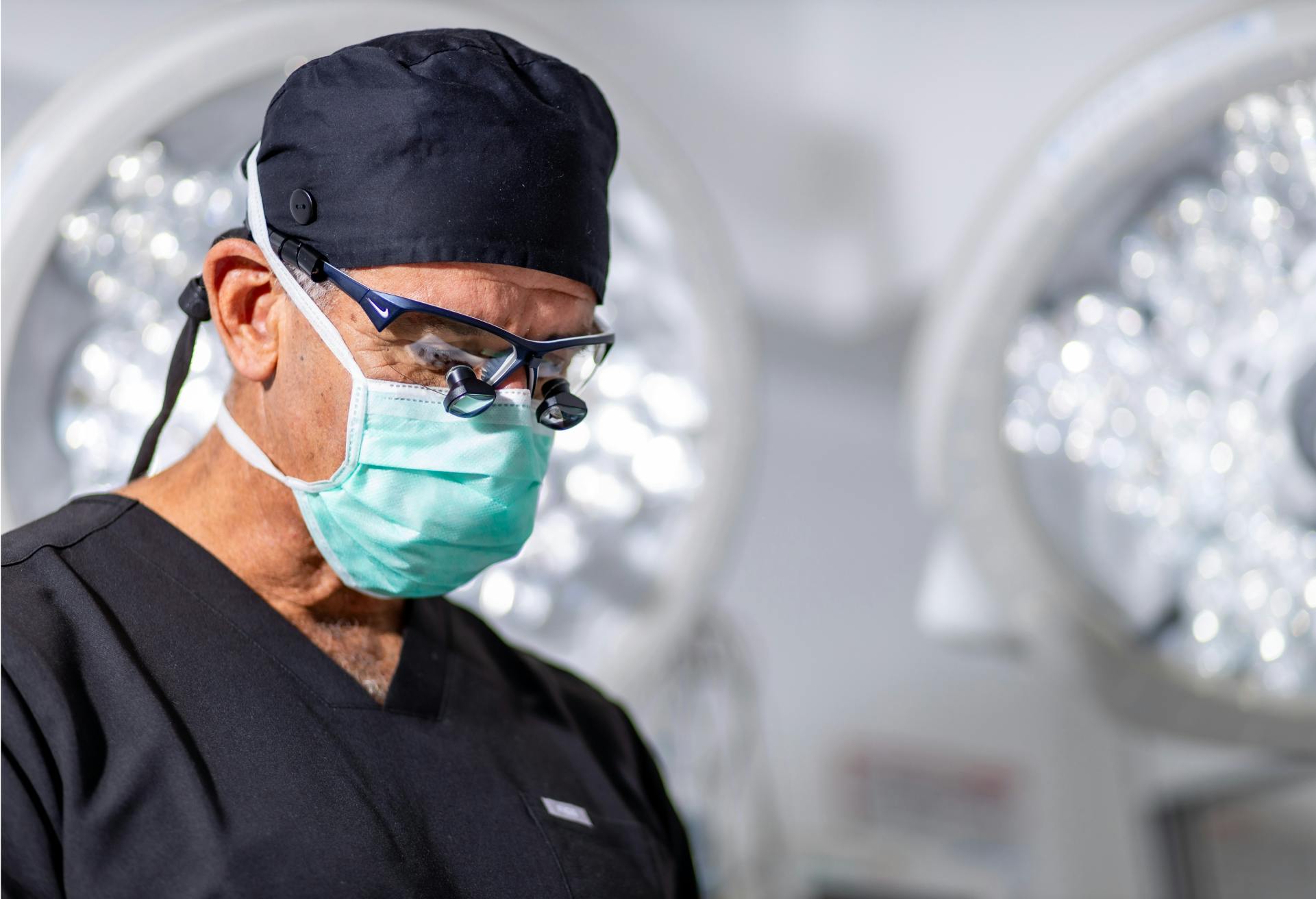 Dr Glynn Bolitho in scrubs operating on patient