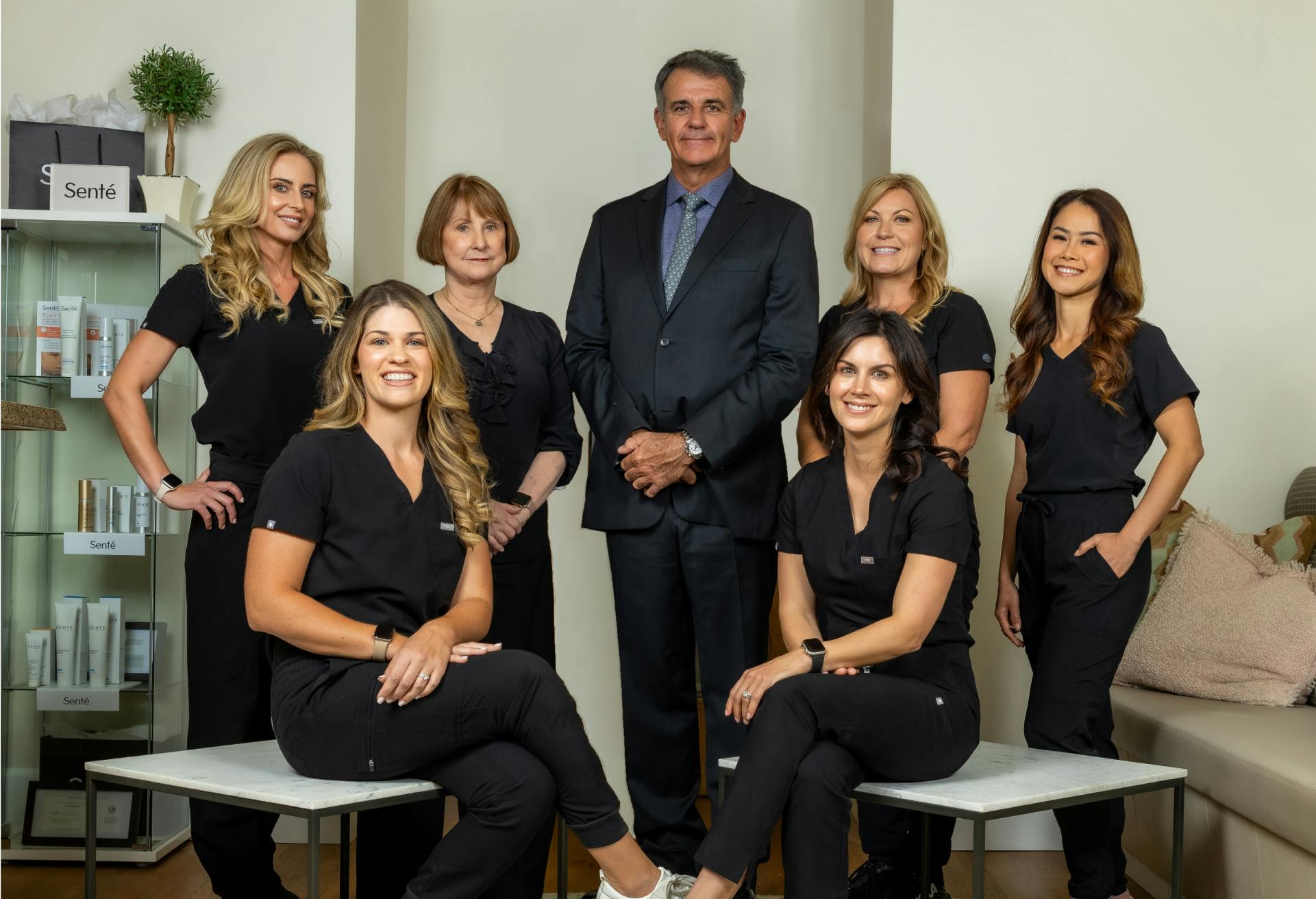 Dr. Glynn Bolitho with staff photo