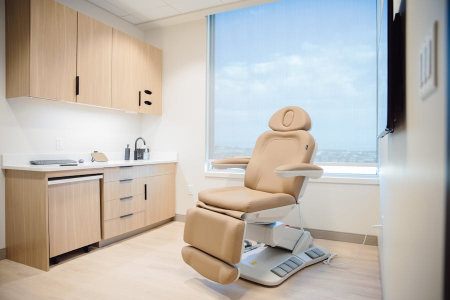 interior patient room of LaVie Plastic Surgery
