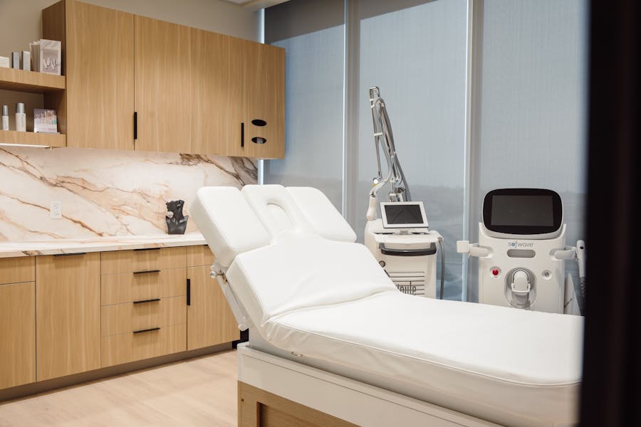 patient room at LaVie Plastic Surgery