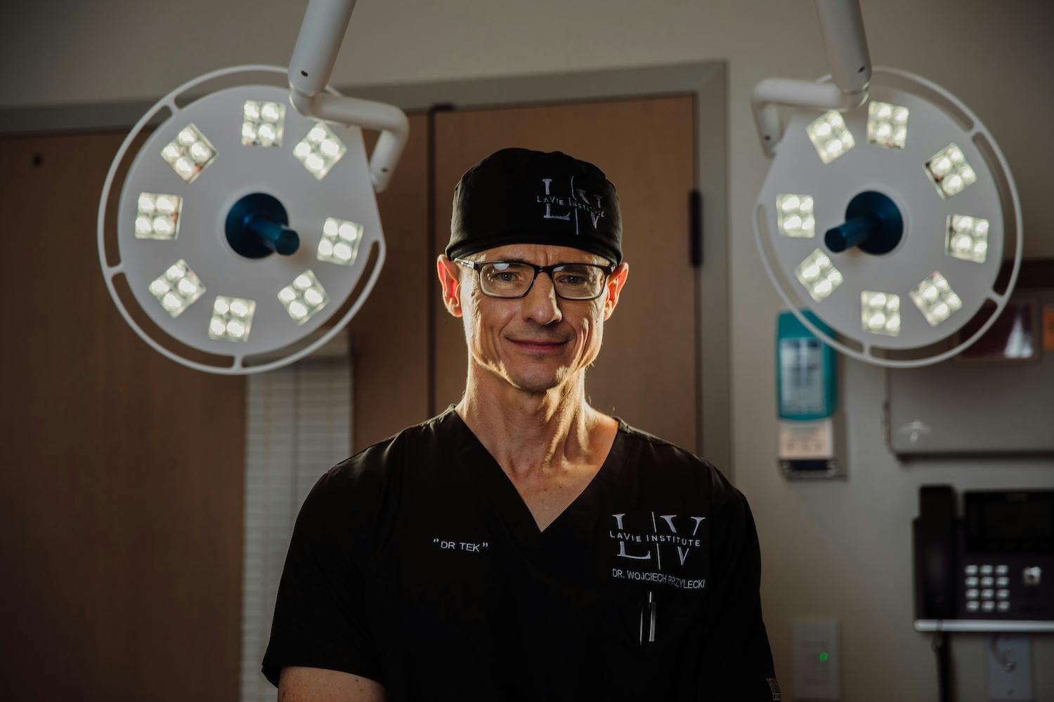 Dr. Wojciech Przylecki with Lavie Institute in black scrubs