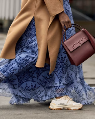 Look confortável com calçados esportivos