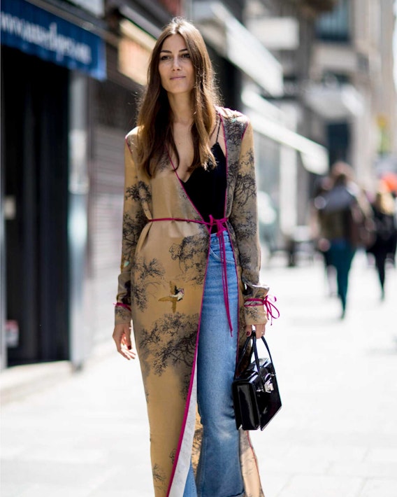 Outfits with kimonos and jeans deals