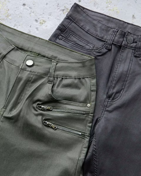 Le pantalon similicuir : une question d’attitude