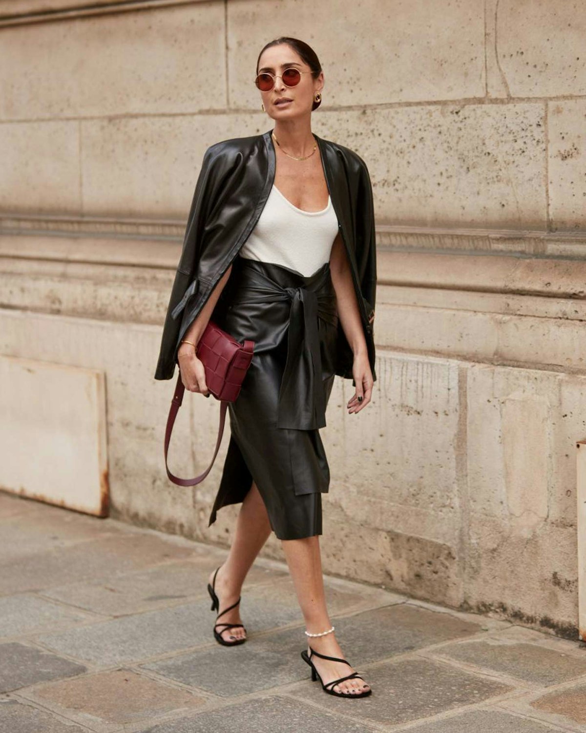 Comment porter la jupe en cuir cet automne Le guide ultime