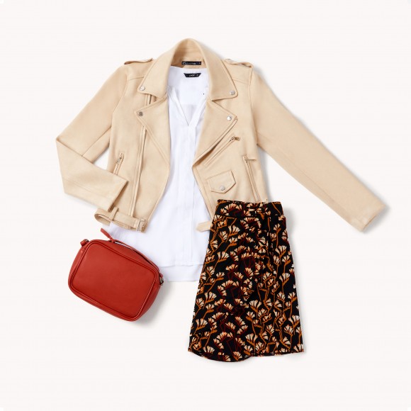 falda floral print y camisa blanca