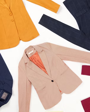 regarde avec un blazer