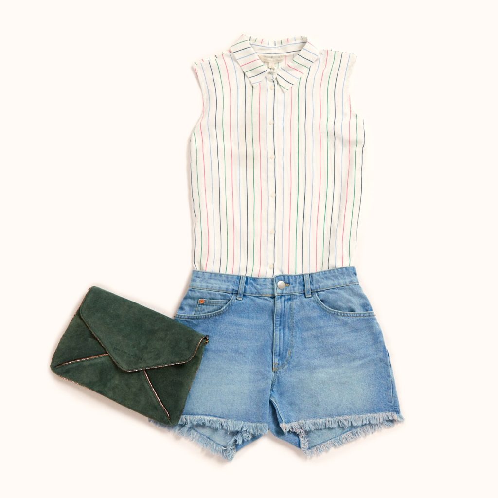 camisa luminosa sem mangas com uns calções de ganga