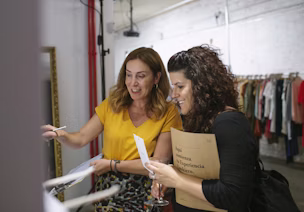 Clienta Lookiero con su personal shopper en el evento de #LookieroExperience Madrid