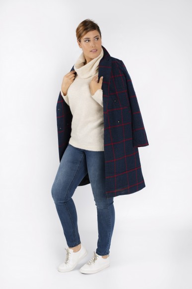 look con abrigo de cuadros