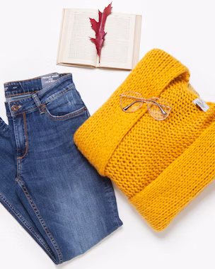 Look con jersey de punto mostaza