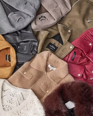 Diverse giacche invernali in lana, pelle e pelliccia sintetica in marrone, nero, beige, rosso, giallo e grigio