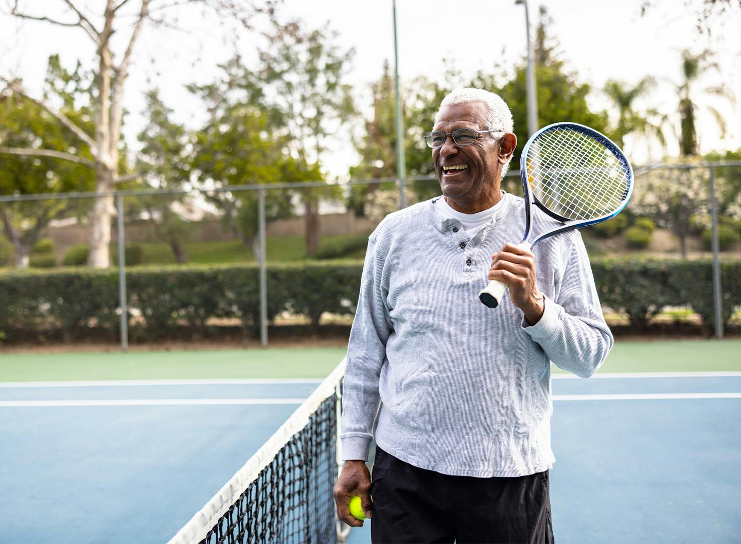yoga on balcony in city