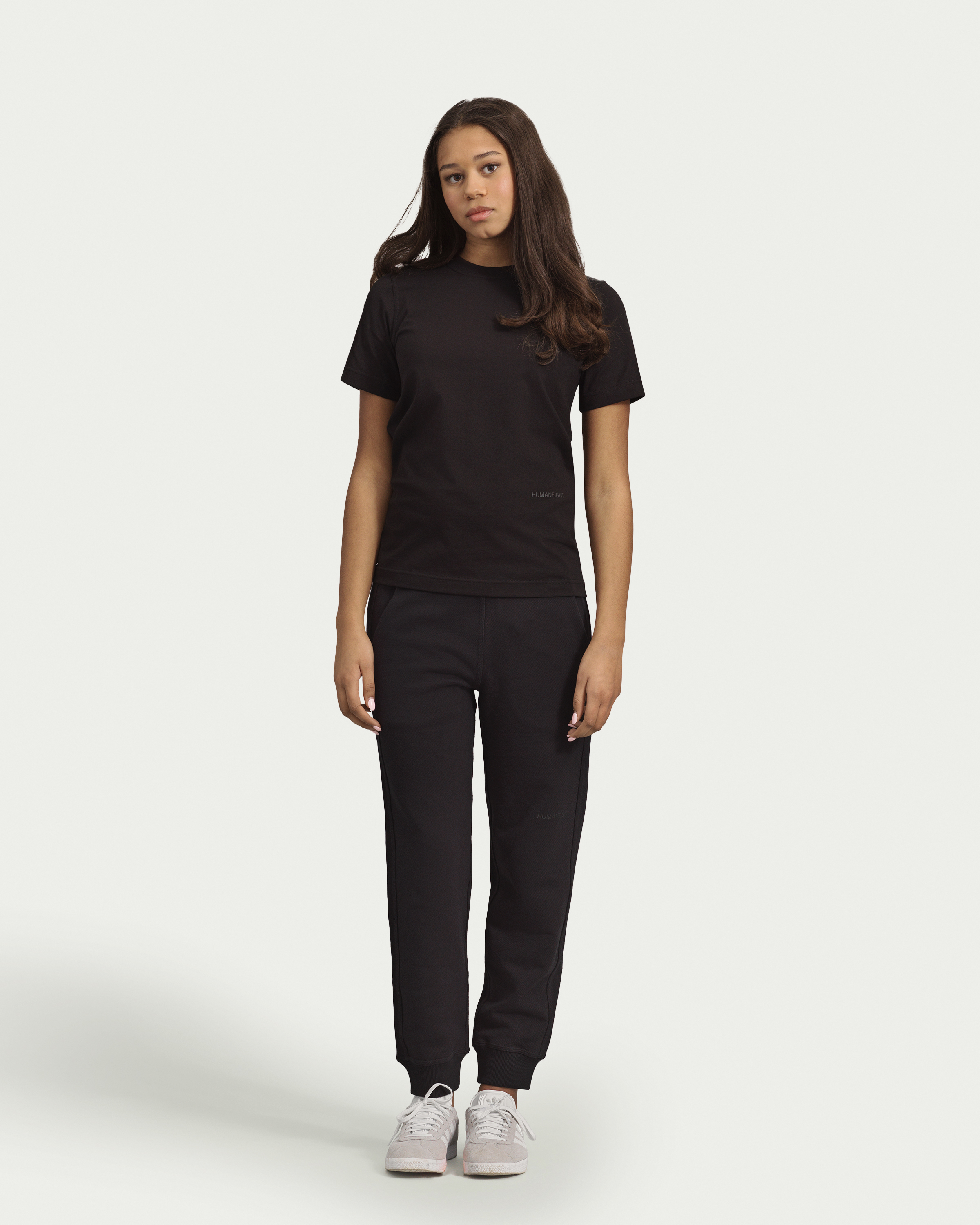 fitted_tshirt_outfit