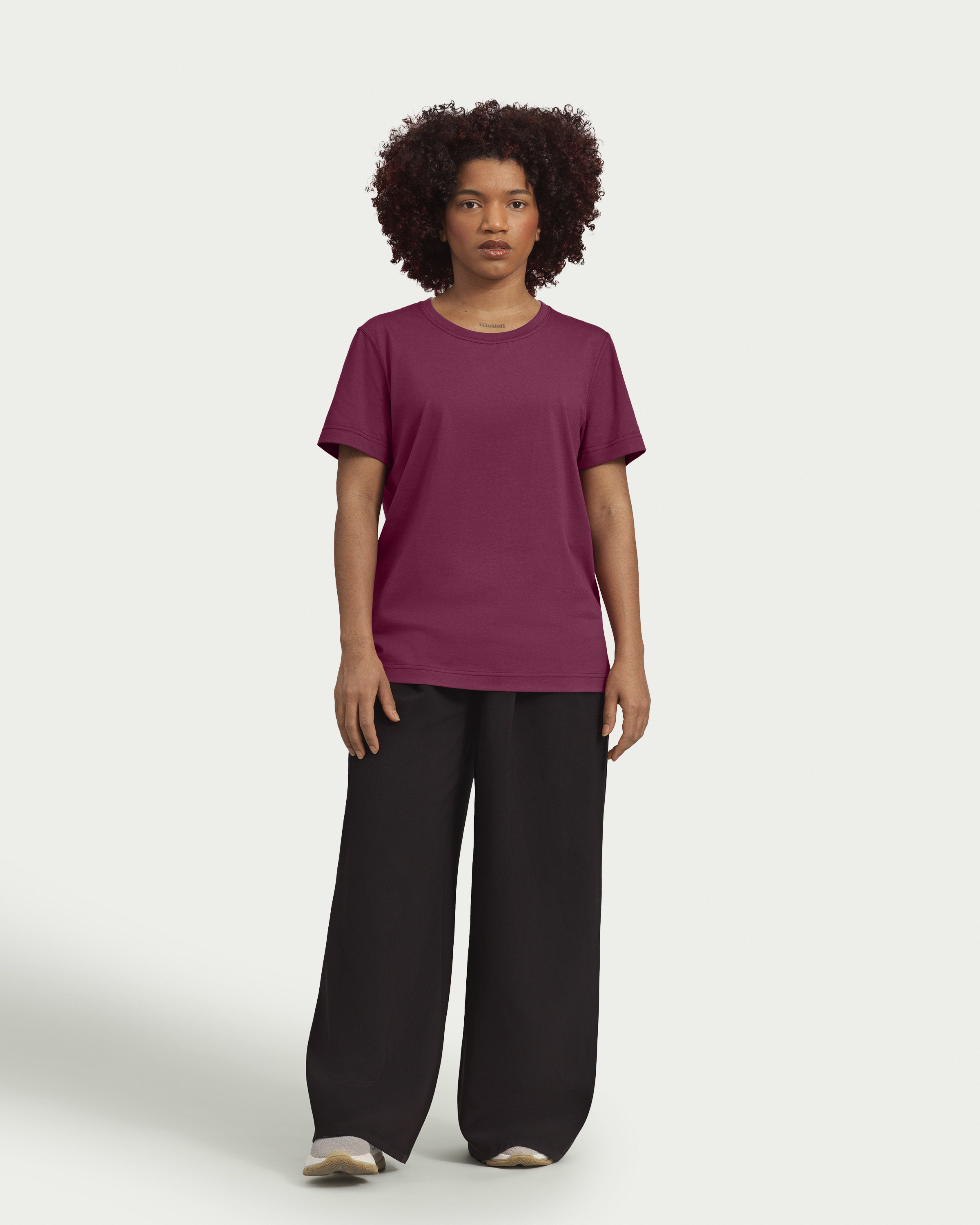 fitted_tshirt_outfit