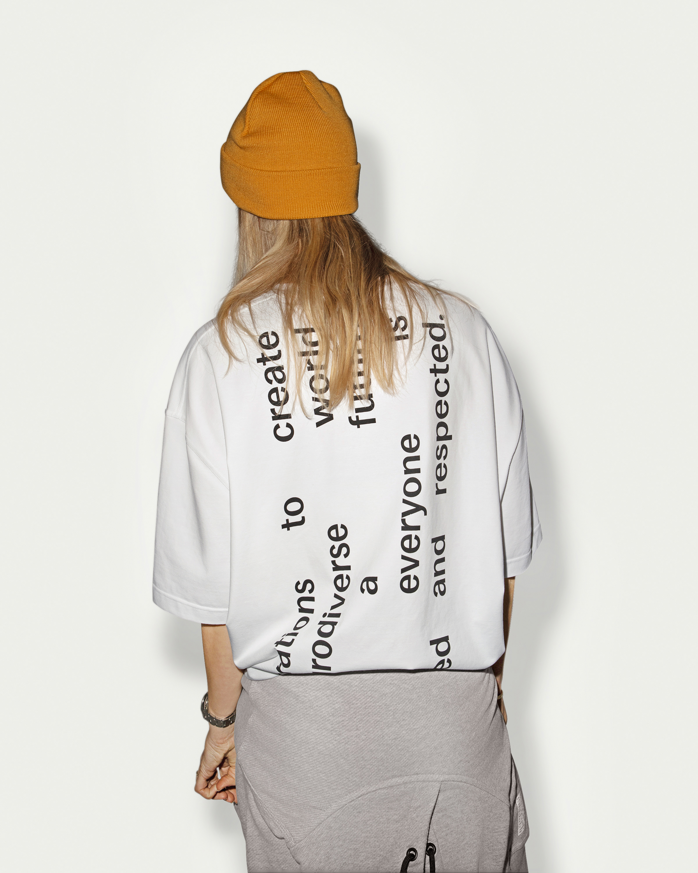 oversized_tshirt_from_back