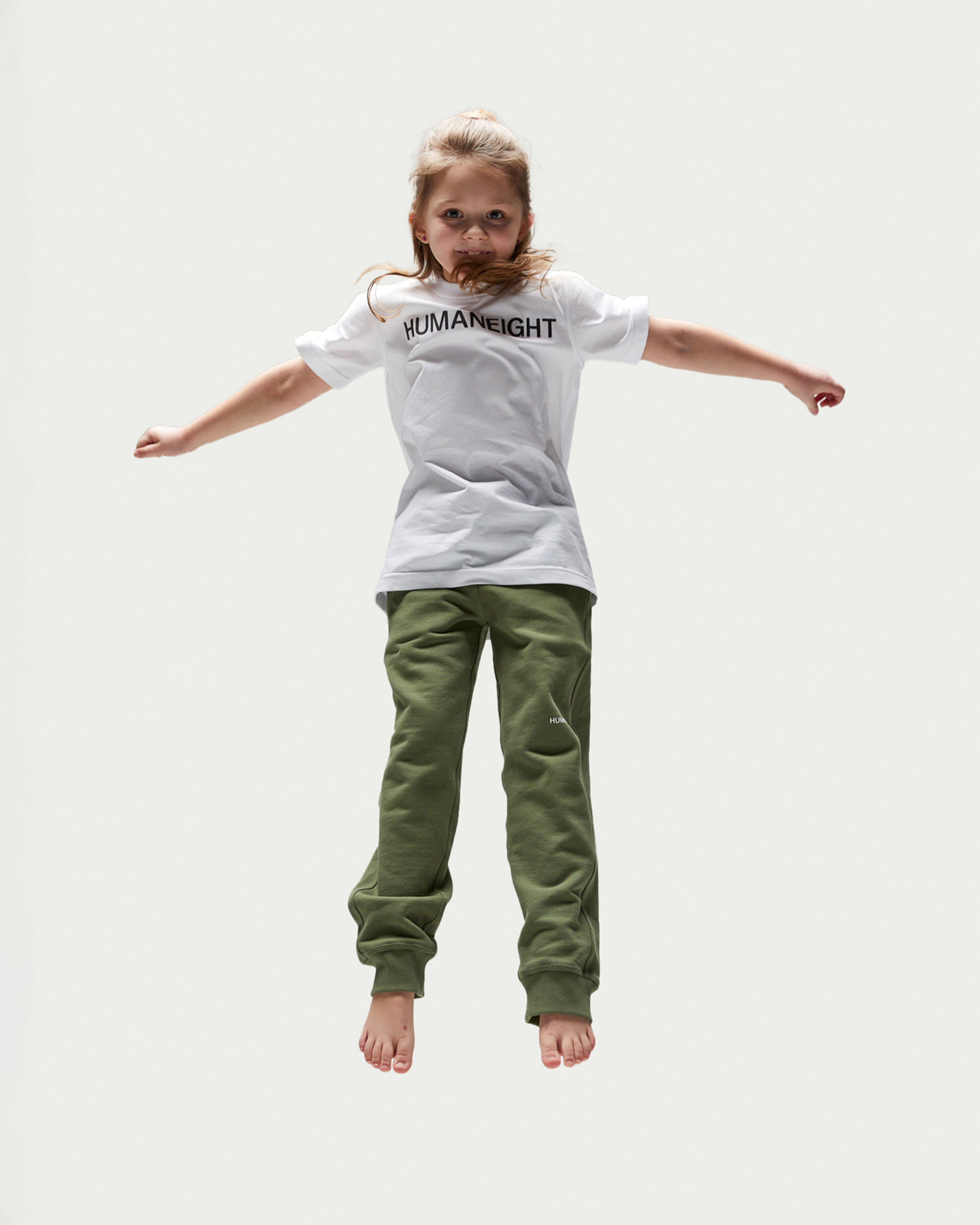 girl_jumping_kids_clothes